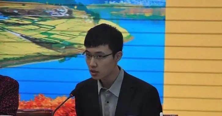 王星昊半目赢了,最后一张20强票,下得像心跳停了一拍。不是靠ID混流量,是真名
