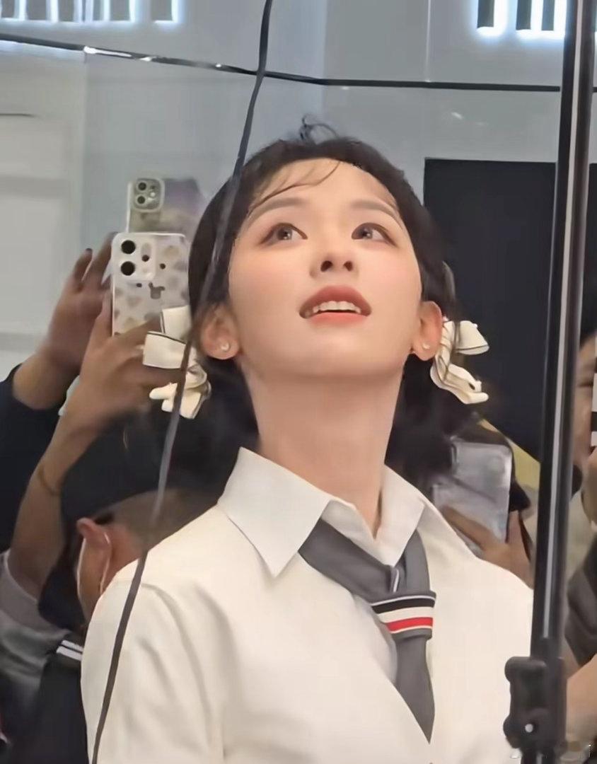 这个下颌仰拍的骨相美，究竟哪个女明星扛住了呢？​​​