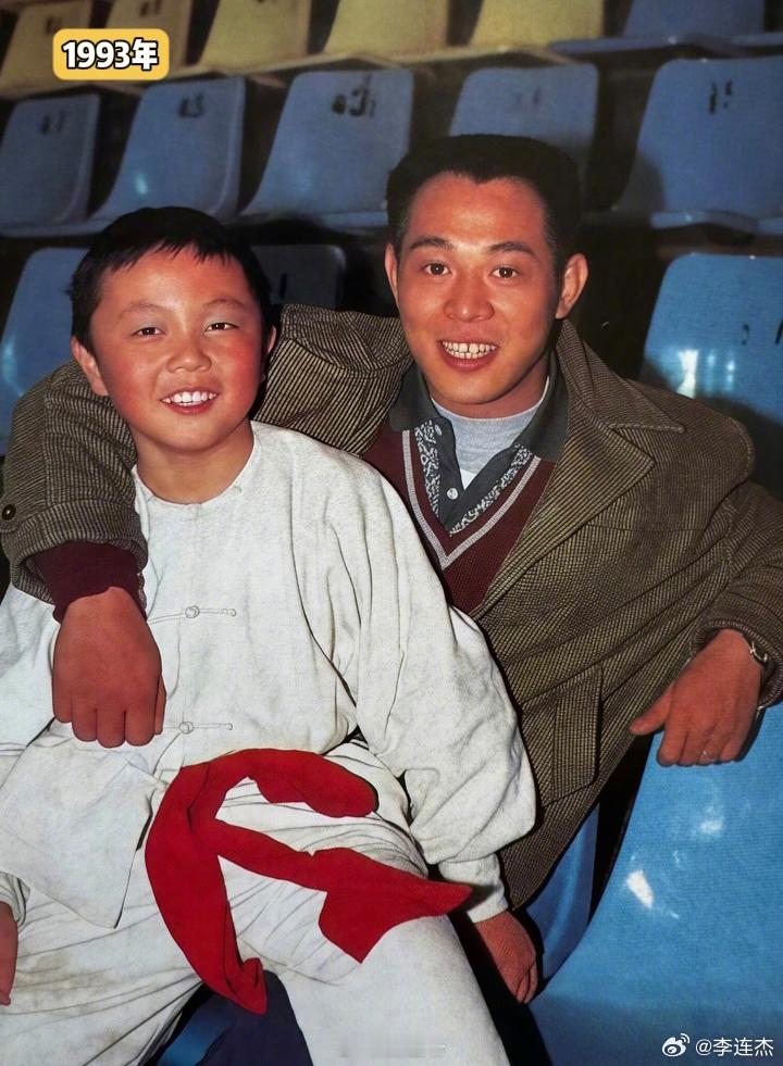 李连杰谢苗合影真的把我拉回了最开始看港片的岁月，好能打的两个人