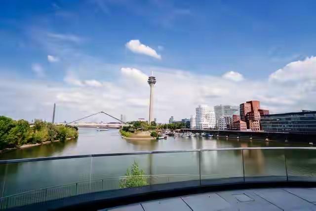 挺有意思。一直知道一件事情。就是1995年，是日本经济的高峰时期。当时的日本，G