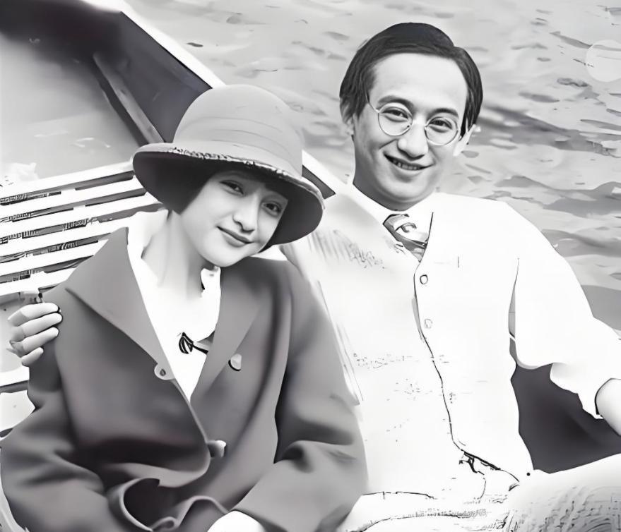 徐志摩死后一年，徐父在给儿子遗孀陆小曼汇生活费时，写了这样的话：你既然已经和翁瑞