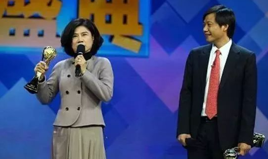 虽然雷军只字不提，但董明珠心知肚明。小米造空调时，格力营收已经高达1981.2