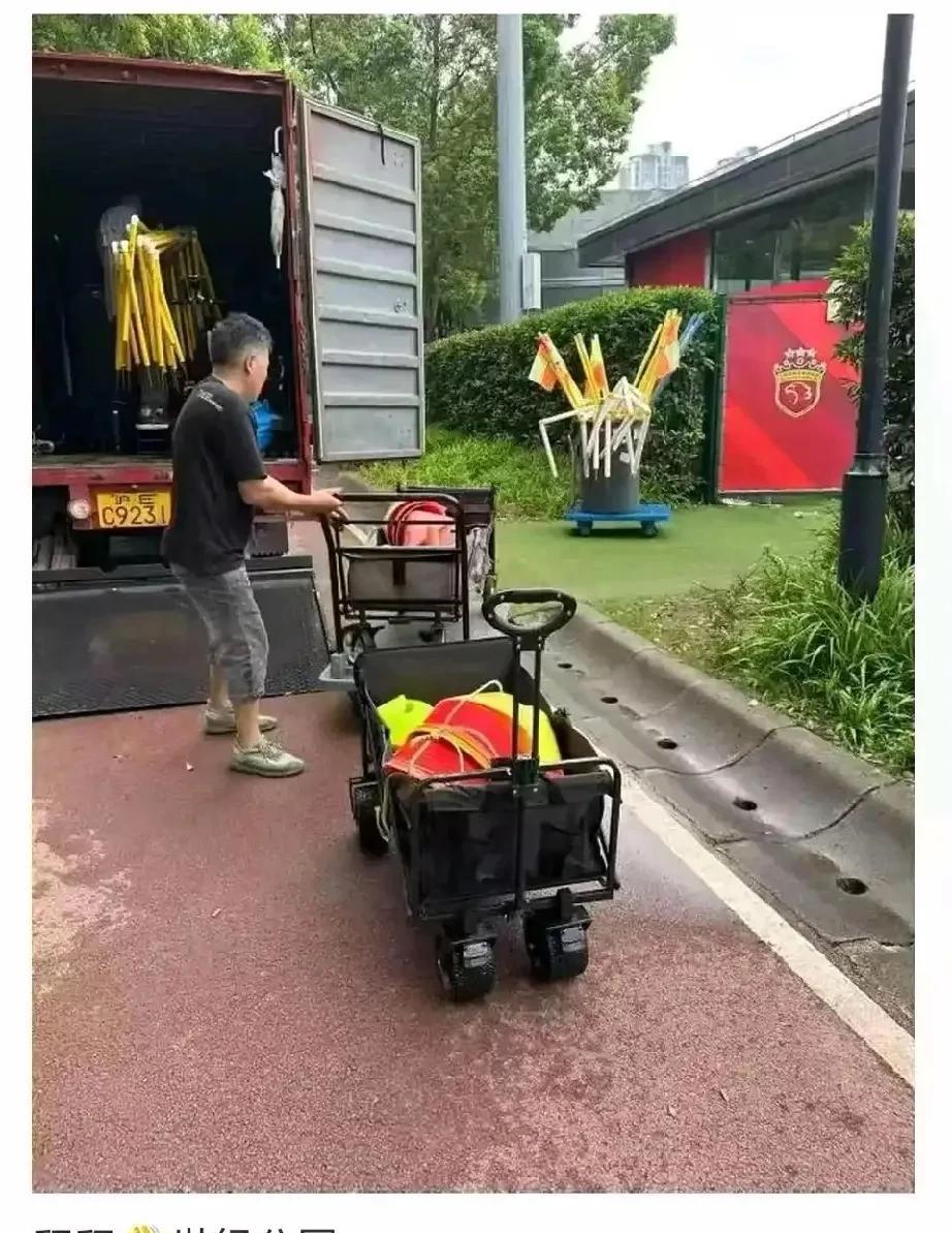 上海海港搬家了，离开了占用多年的世纪公园，作为公共资源的世纪公园也回归到人民大众