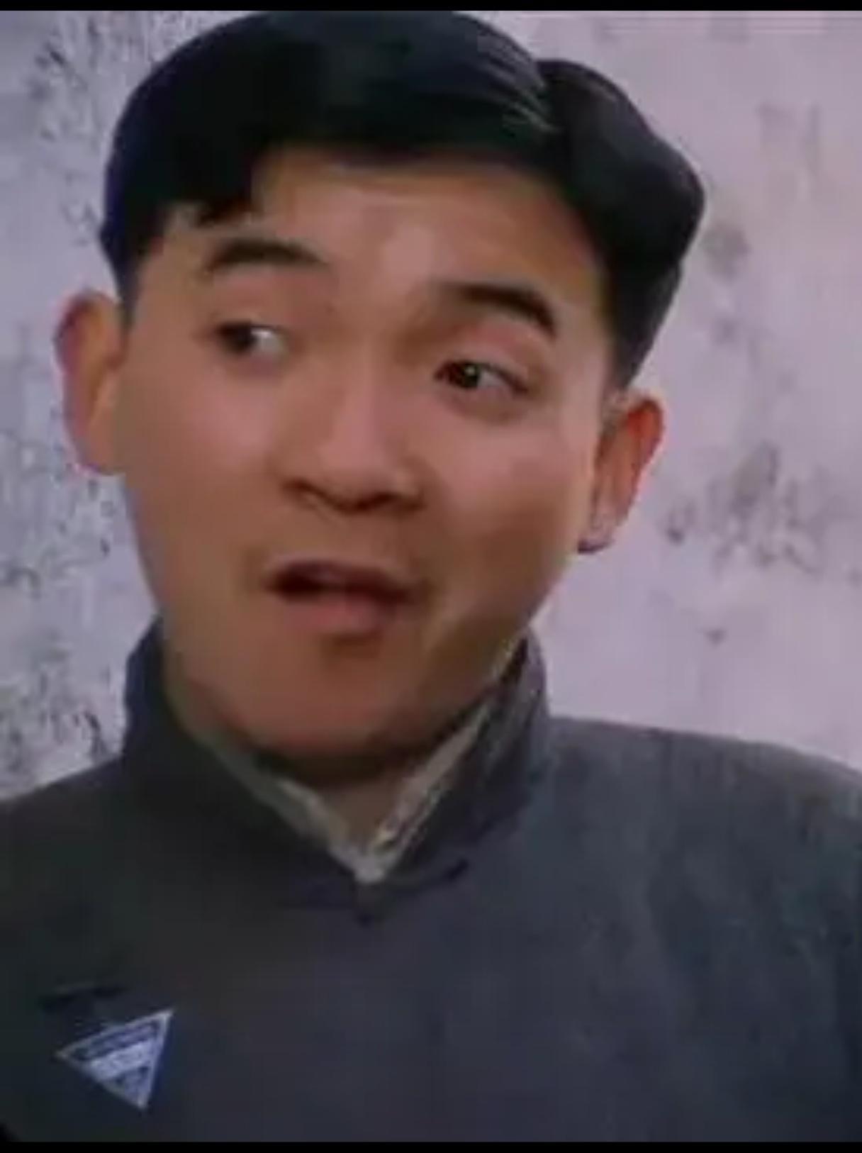 突然发现年轻时候的成龙和扮演包国维的这位演员长的好像啊！[笑着哭]