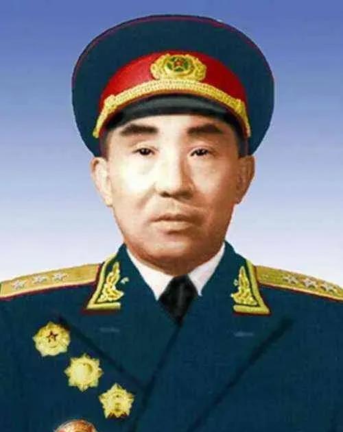 1958年，他重回军队，罗荣桓问毛主席，“该补什么军衔？”毛主席想了想，说，“以