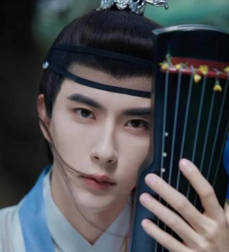 我敢保证，雪藏于朦胧是演艺圈最大的损失！今年7月份工作室更是直接注销了，现在