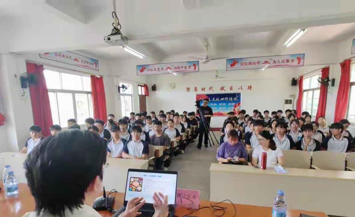 乡村小学已经通过AI学起编程了10后的课堂已经开始用上AI了哇塞！乡村小学也紧跟