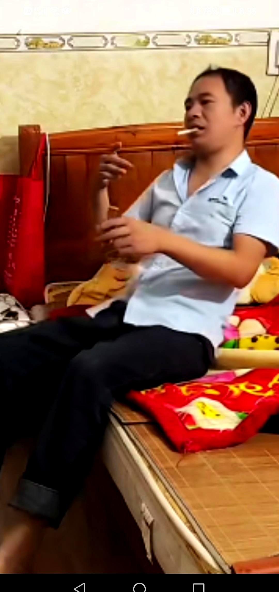 太快了，丈夫刚吃完饭，说想抽根烟，突然头晕目眩，栽倒在床上，妻子急忙打120，经