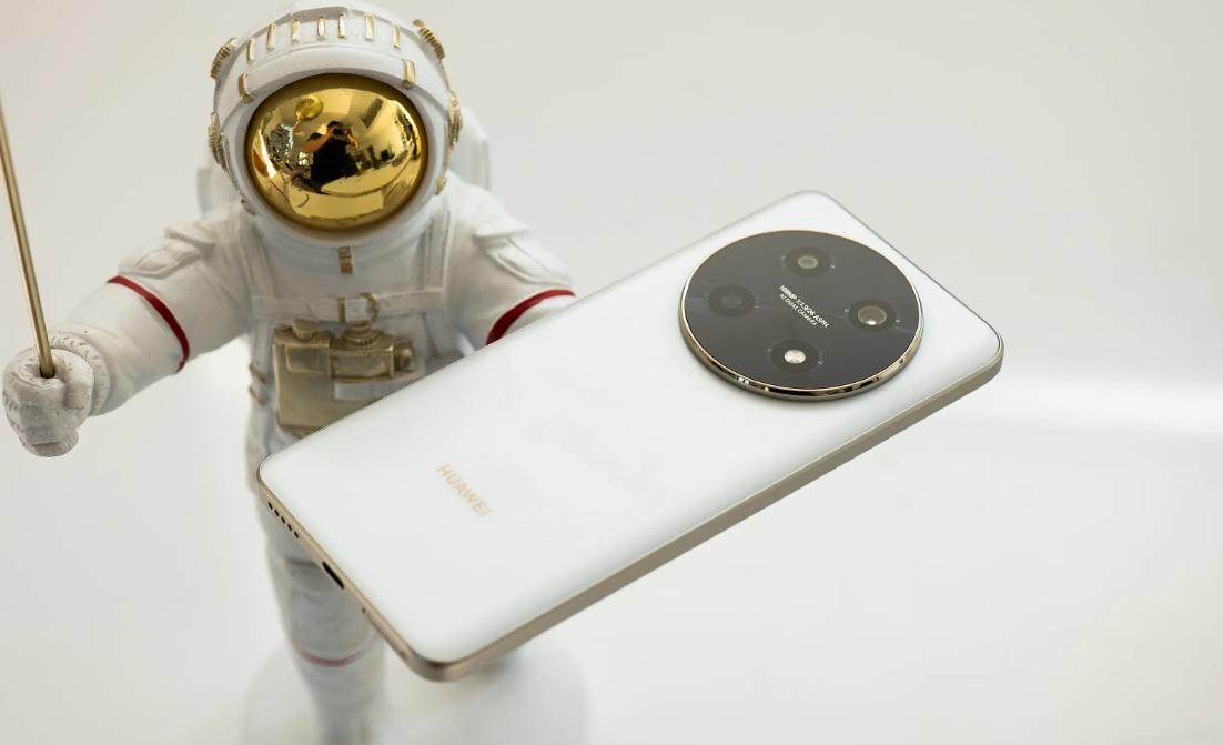 1799元起！华为千元机带卫星通讯+6100mAh续航王炸户外出差没信号？