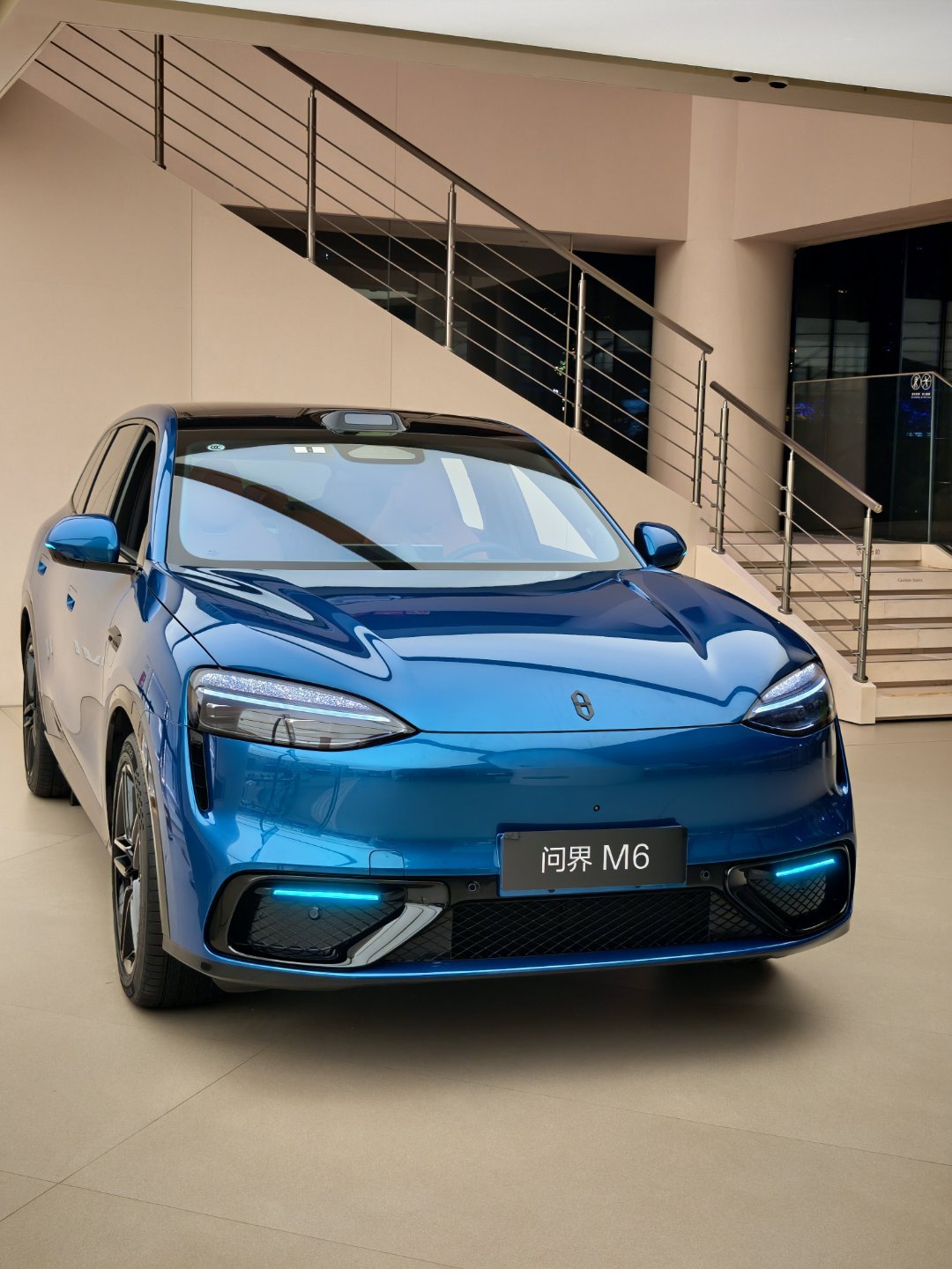 鸿蒙智行店里已经有问界M6展车了仔细看了一下，质感不错。有电动踏板，前备箱容量