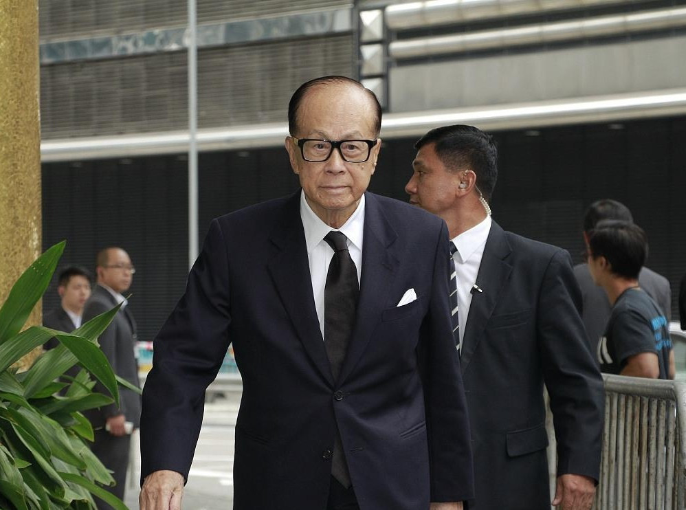 针对巴拿马运河港口出售一事，香港大公报曾经炮轰老李头四五次，但是人家李首富就是装没听到，然而当特朗普