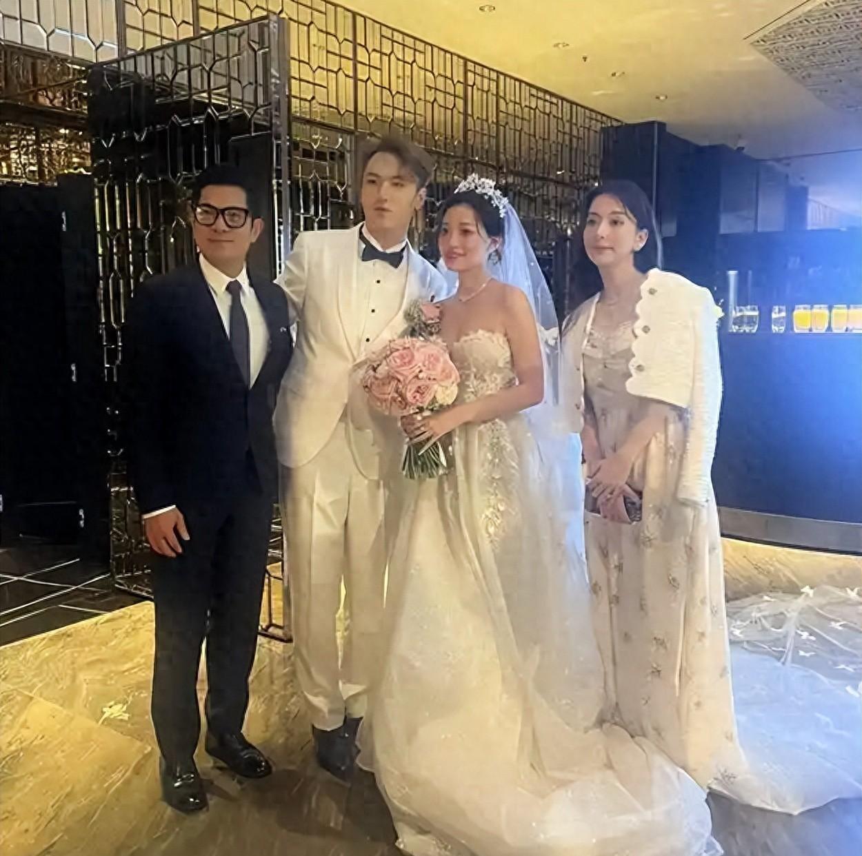 郭富城方媛甜蜜赴婚宴，郭天王实力宠妻，方媛举动圈粉无数近日，郭富城携娇妻方媛一
