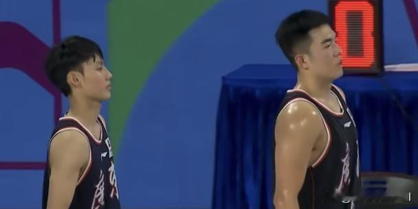 给张文逸的一点忠告今天看了广东队比赛，张文逸终于等来了上场，可以表现一般，特