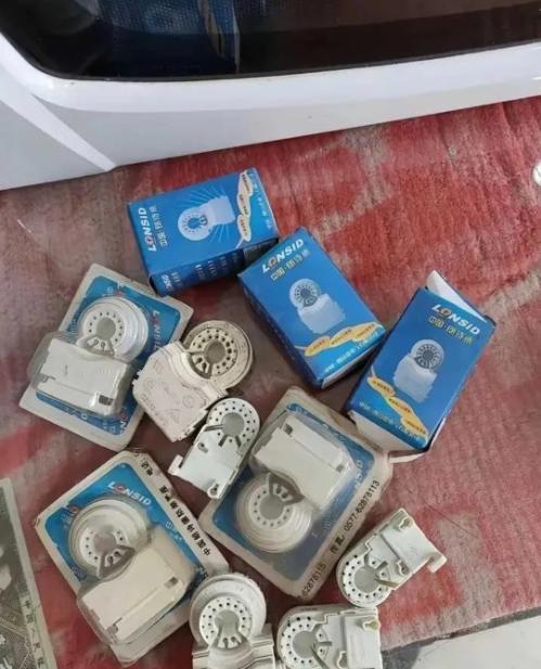 天呐！这堆老物件谁家里还藏着？收拾屋子翻出一堆这东西，看着既熟悉又陌生，好