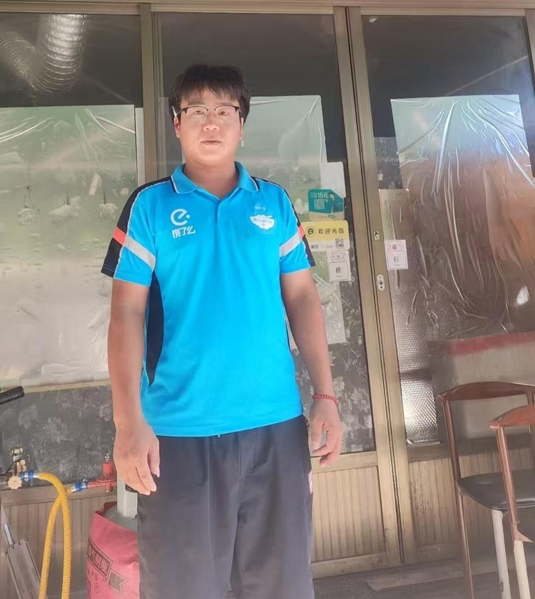 10月10日，宁波余姚泗门镇。上午10时20分许，外卖小哥陈在兴前往泗门镇府前路