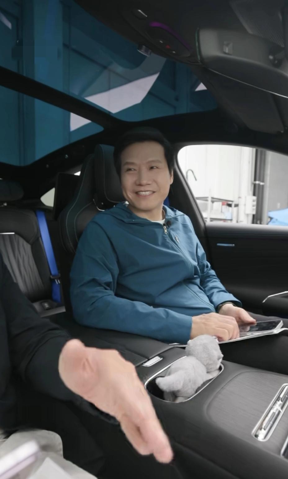 雷军：今晚我把小米新一代SU7拆给你们看！网友：你是卖车的，不是修车的……雷