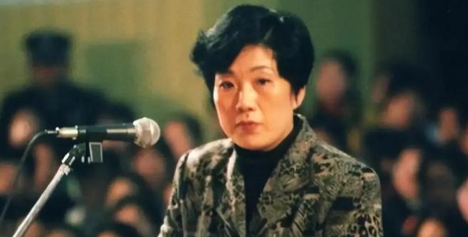 2001年，“女老虎”蒋艳萍被判处死刑，万念俱灰之下，听说只要怀孕就可争取缓刑，