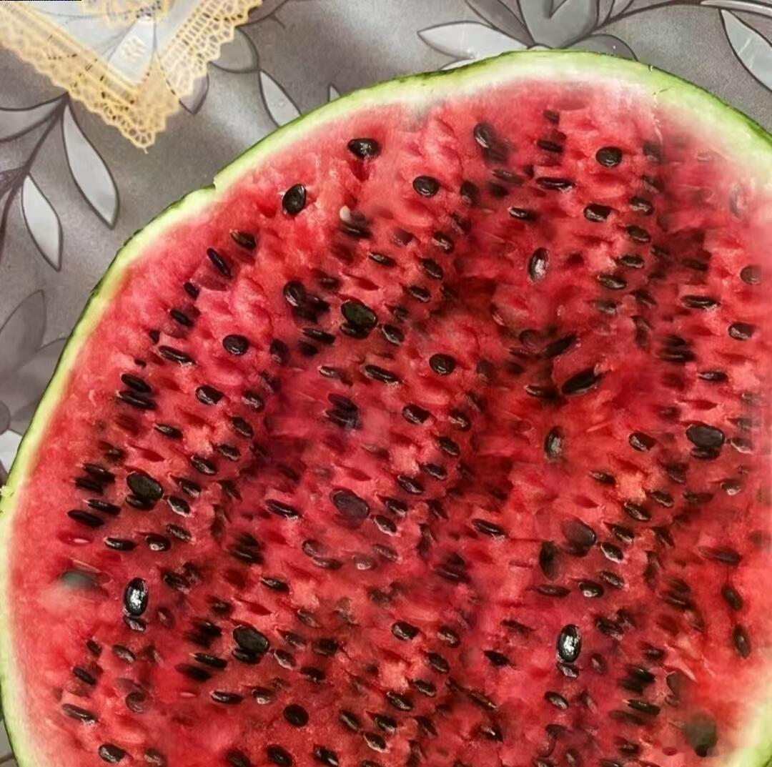 今天的西瓜是来报恩的🫣搞笑