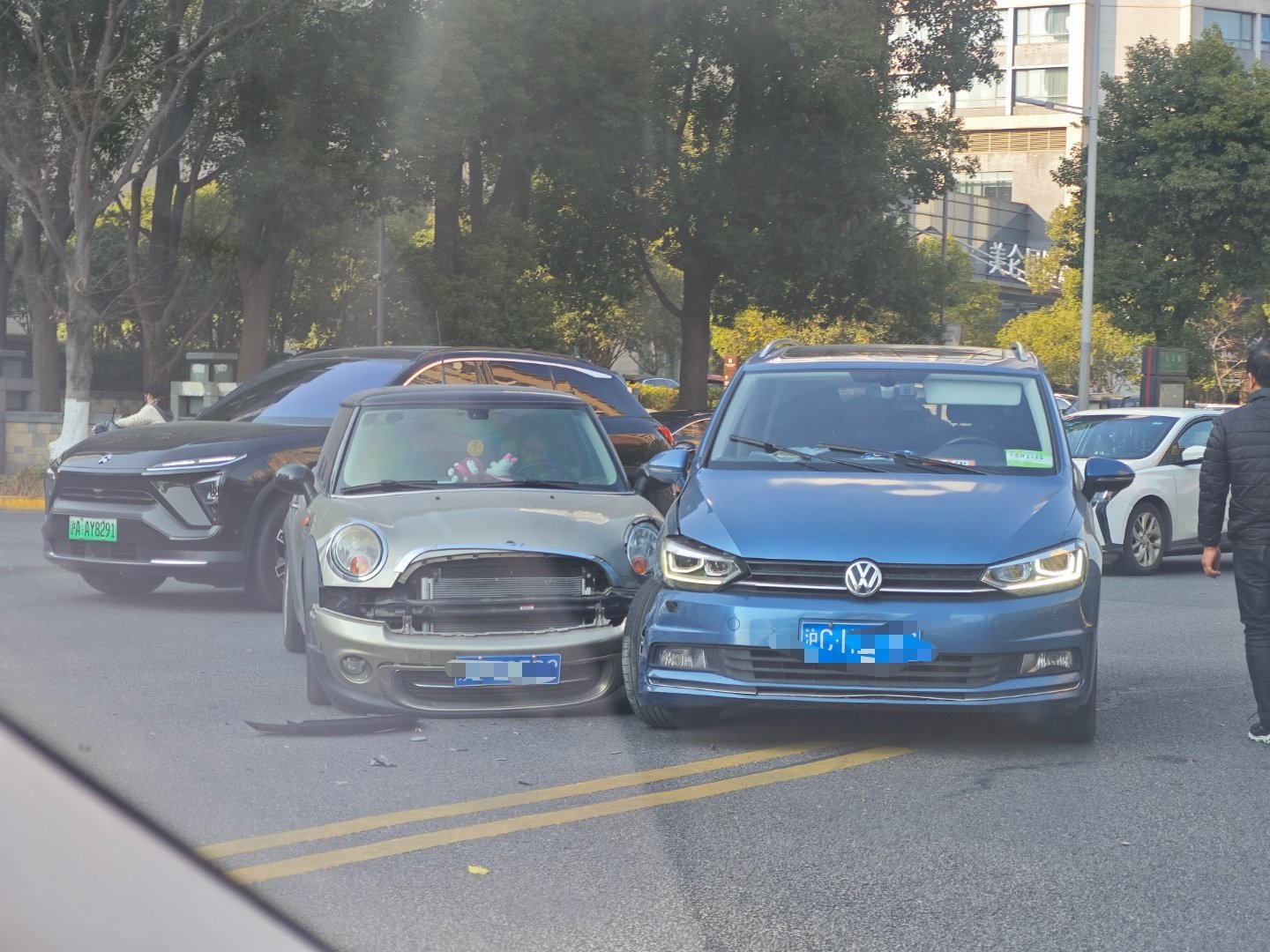 这个交通事故，责任怎么划分，圣诞节不圣诞啊。大v聊车