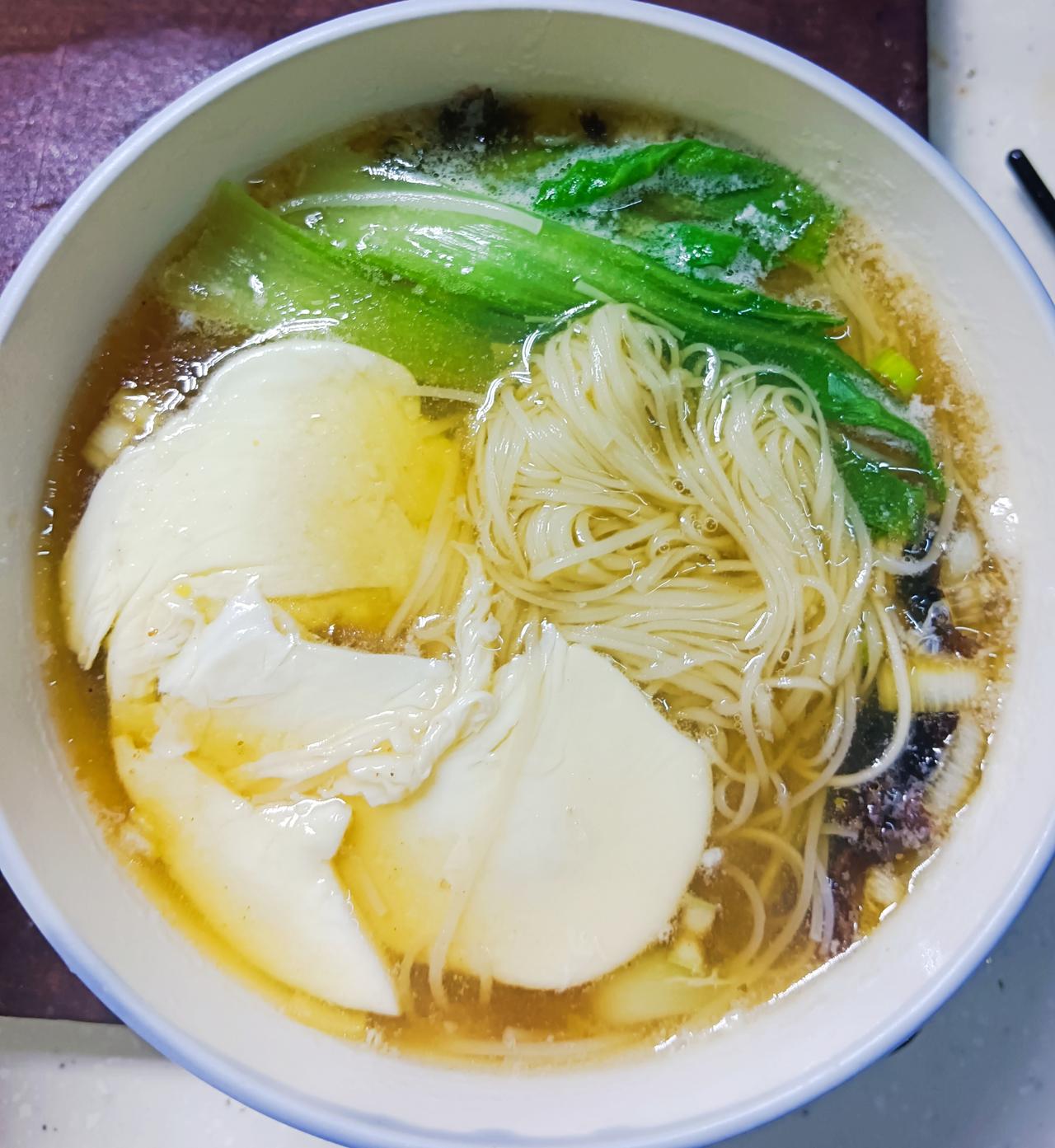 受全球气候影响，一向凉爽的太原，今年天气也变得有些炎热了。今日北京最高气温32º