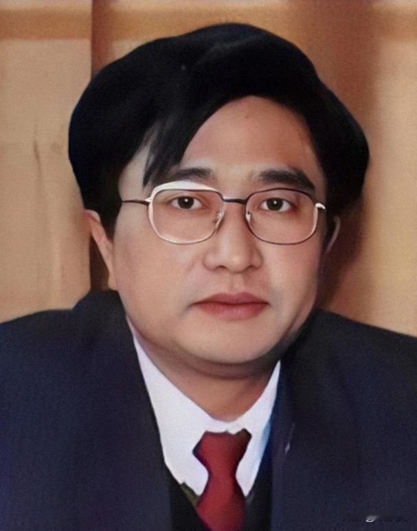 2001年12月19日，伴着一管蓝色药剂徐徐推入体内，沈阳市前任常务副市长马向东