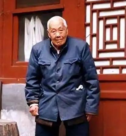 清朝太监回忆：妃子从不避讳太监，十分侮辱人。中国最后一个太监孙耀庭回忆，清宫妃子