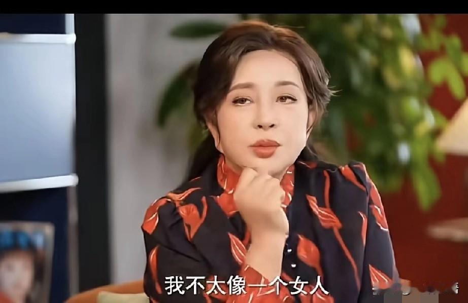 刘晓庆这个人我不太喜欢，但她的一段话我很喜欢。她说:“我这个人不太像一个女人，