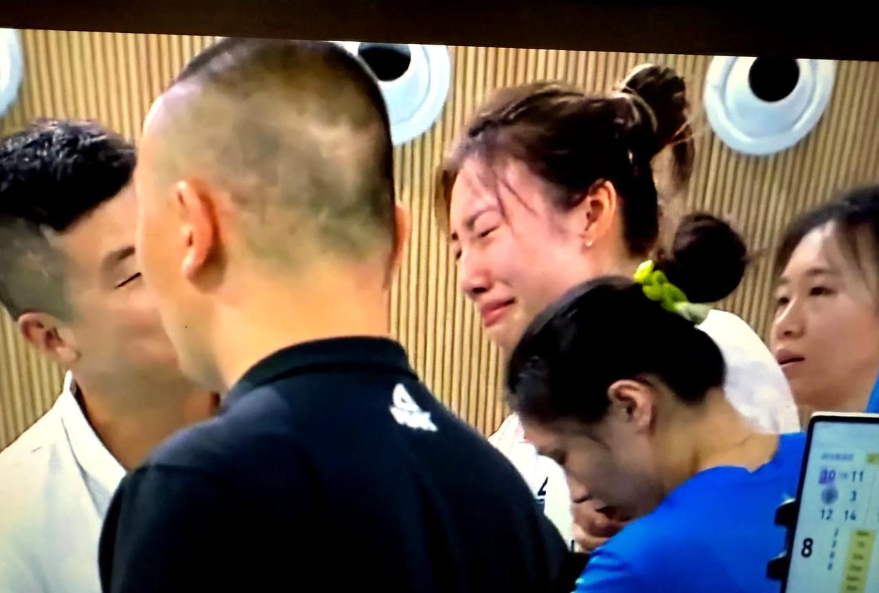 广东女排教练团队必须集体辞职！女排全锦赛粤沪之战，前国手接应陈佩妍腰伤复发已完全