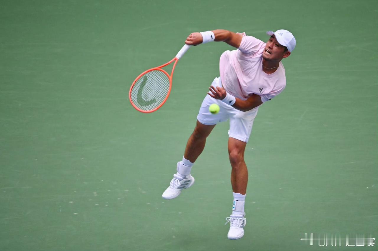 🎾🇨🇳吴易昺闯入上海大师赛第二轮，将挑战头号种子🇩🇪兹维列夫2026