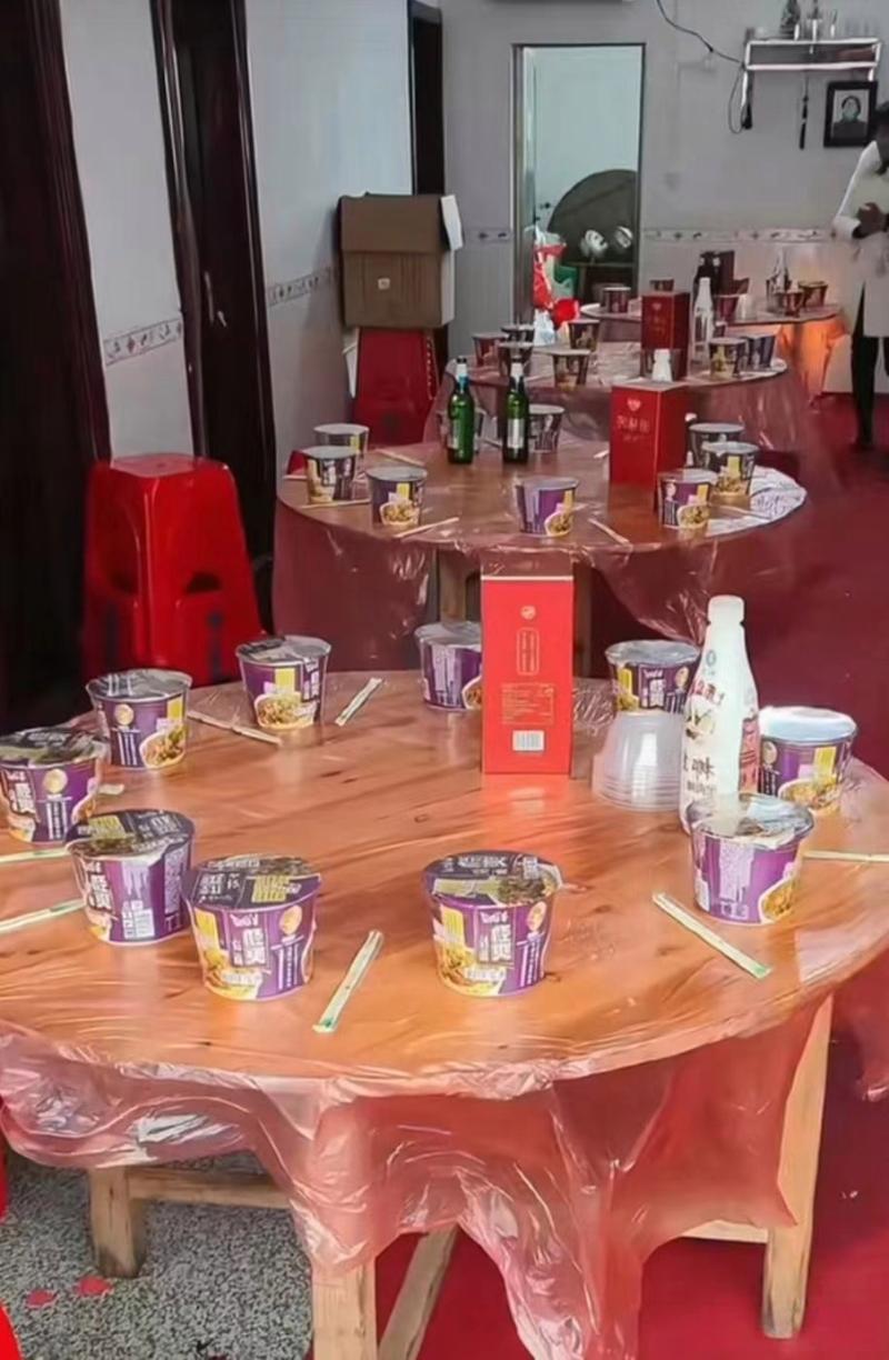 这应该是所有小孩最喜欢的亲戚[吃瓜]2月22日，江西一女孩独自在家，恰好父