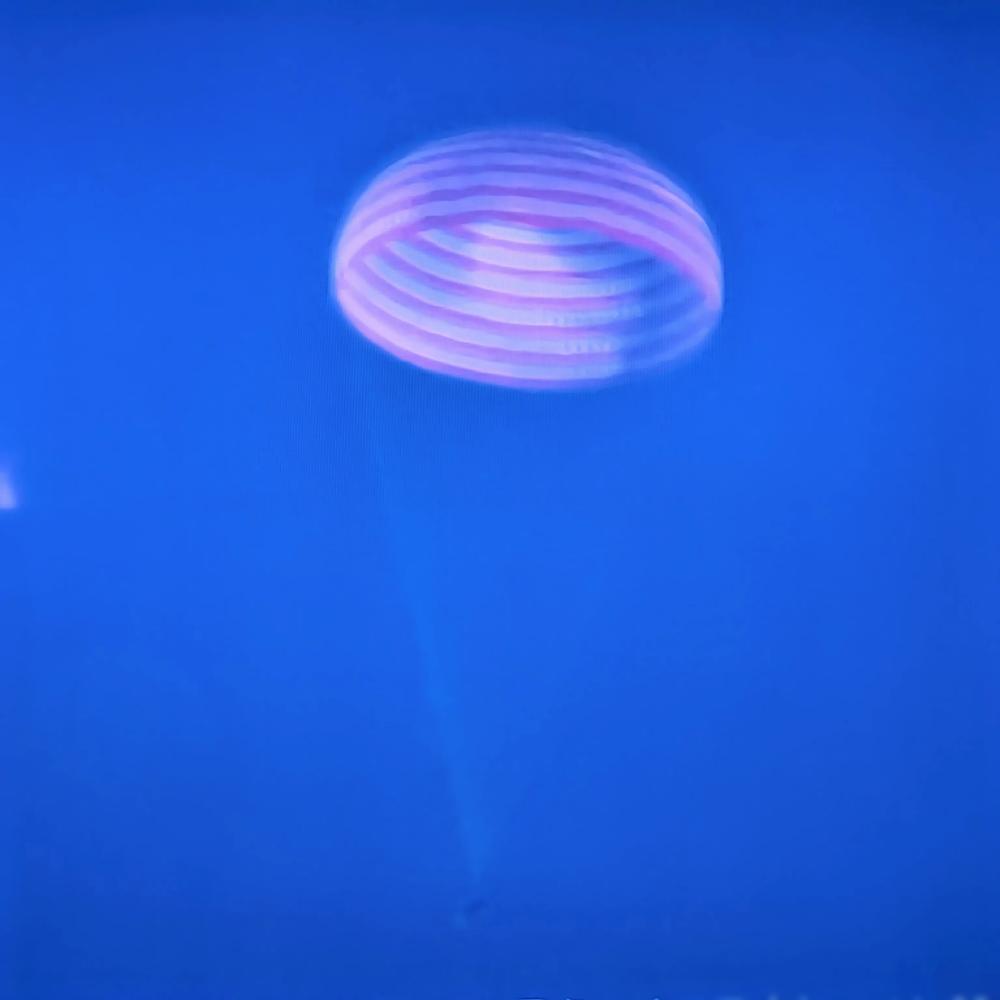 欢迎航天员安全回家！​16:40返回舱落地，10多分钟，从6千多米的高空快速