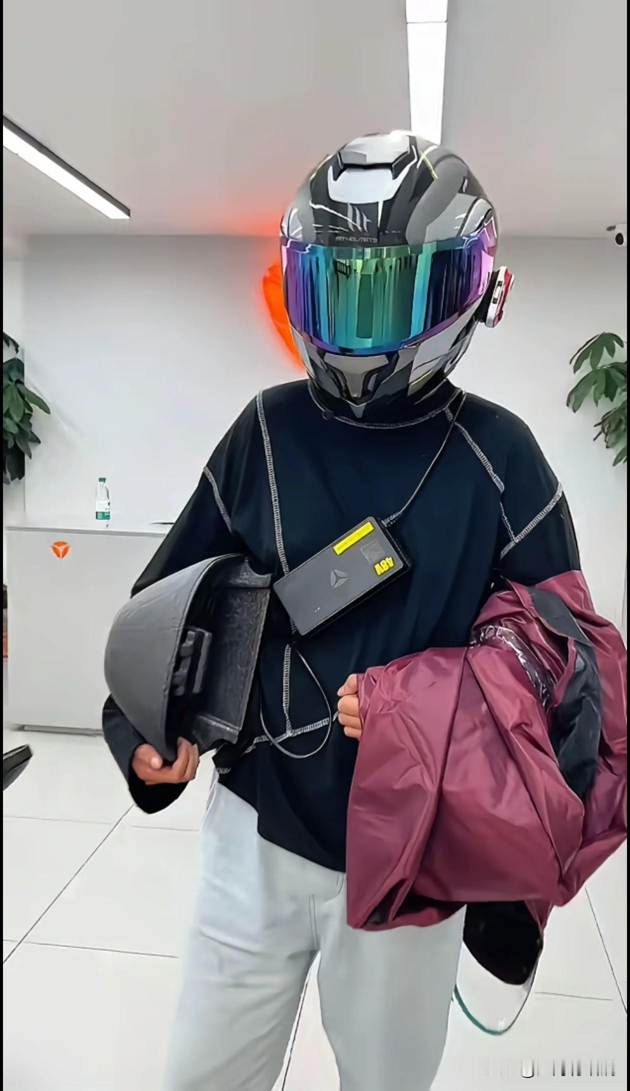 你们看吧，新国标电动车上市后人们的出行将会发生改变！1.以后骑新标电动车出门