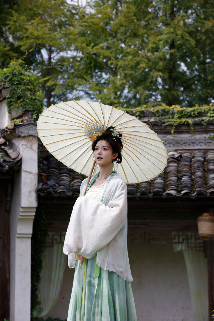 一念江南赵今麦水乡造型国风美学拉满！一念江南赵今麦水乡造型，人景相融书写楚听雨的