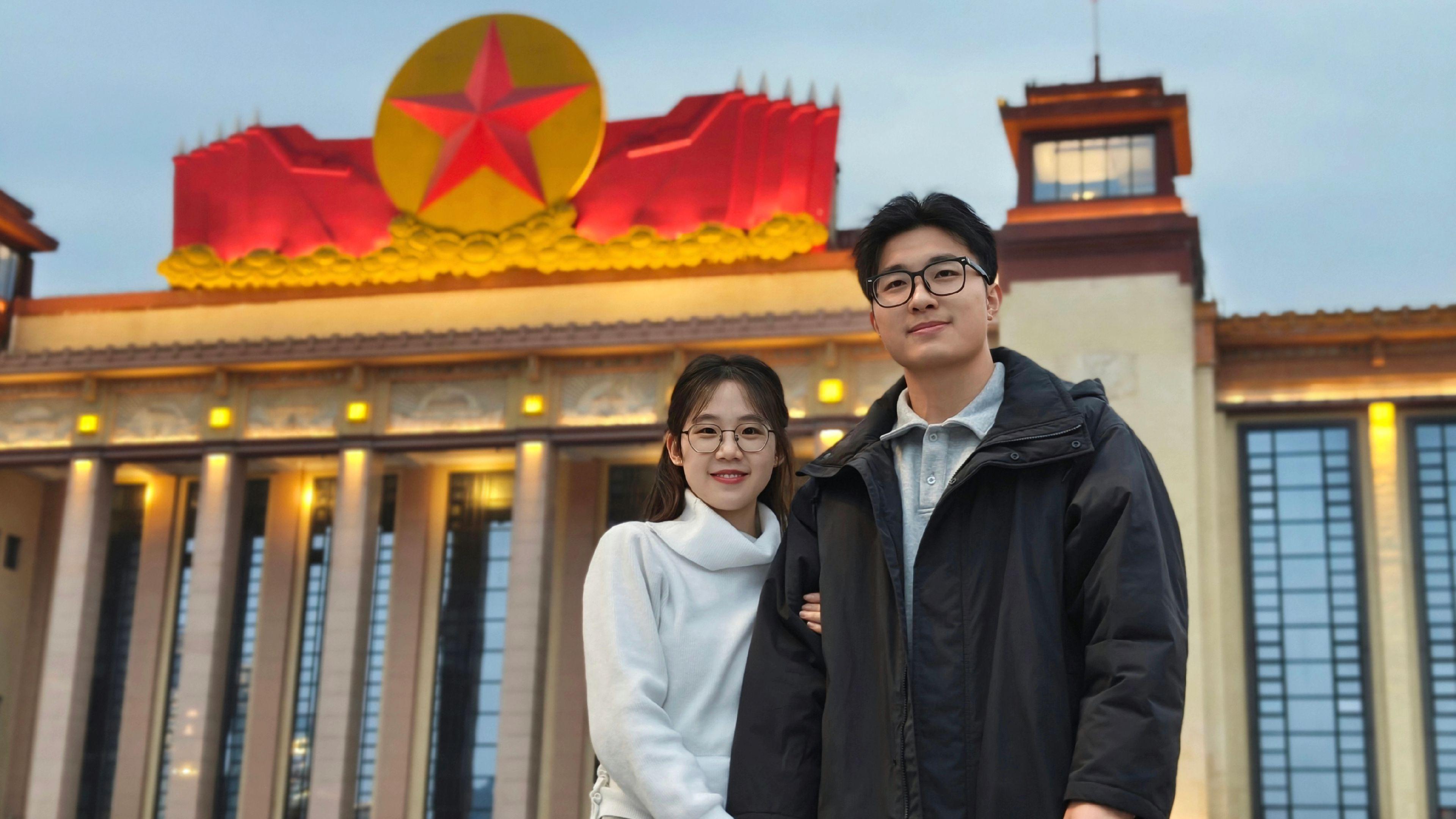 我们生在红旗下，长在春风里