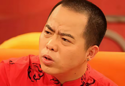 2008年，德云社的创始元老徐德亮对郭德纲说：一场商演，你拿40万，分我150元