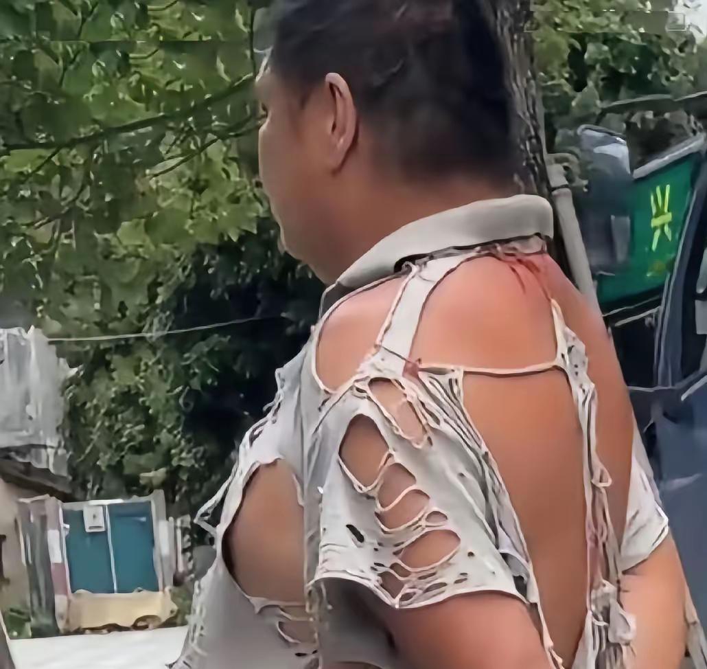 这年头“行情不好钱难挣，连新衣服都舍不得买了”，这话听着就让人共情。日子紧巴时，