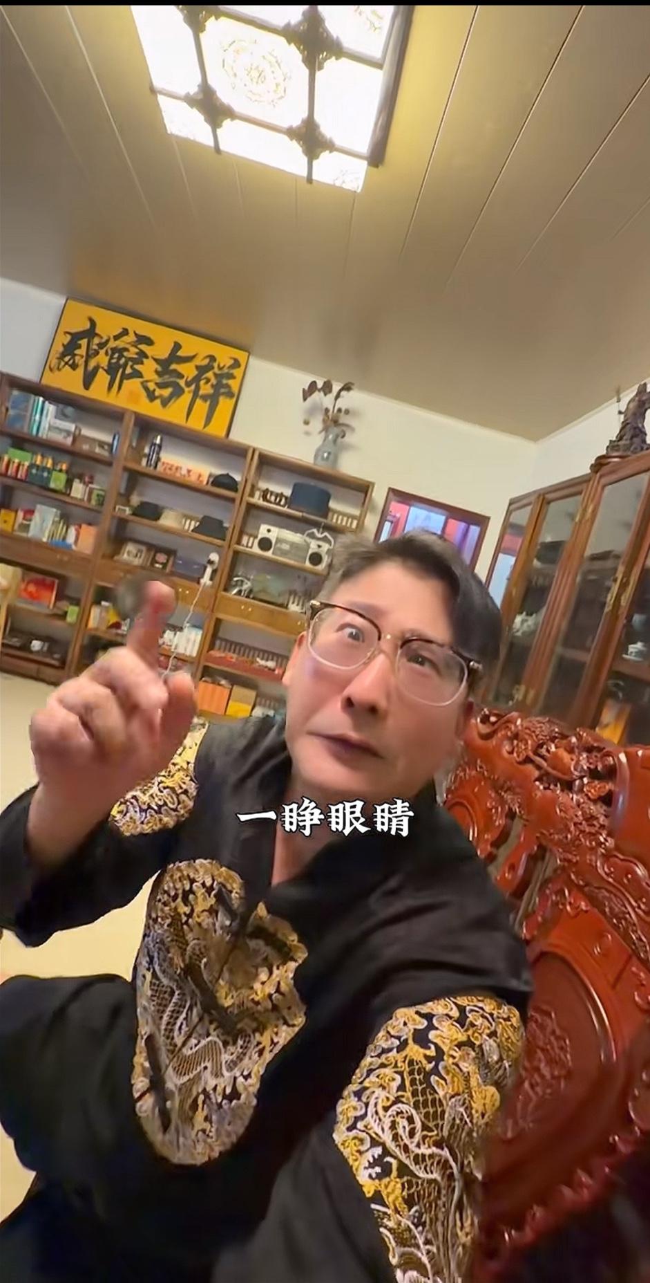 北京威爷，每天雷打不动，一觉醒来必先喝点茉莉高碎，他说自己每天起床后都会龙缺水，