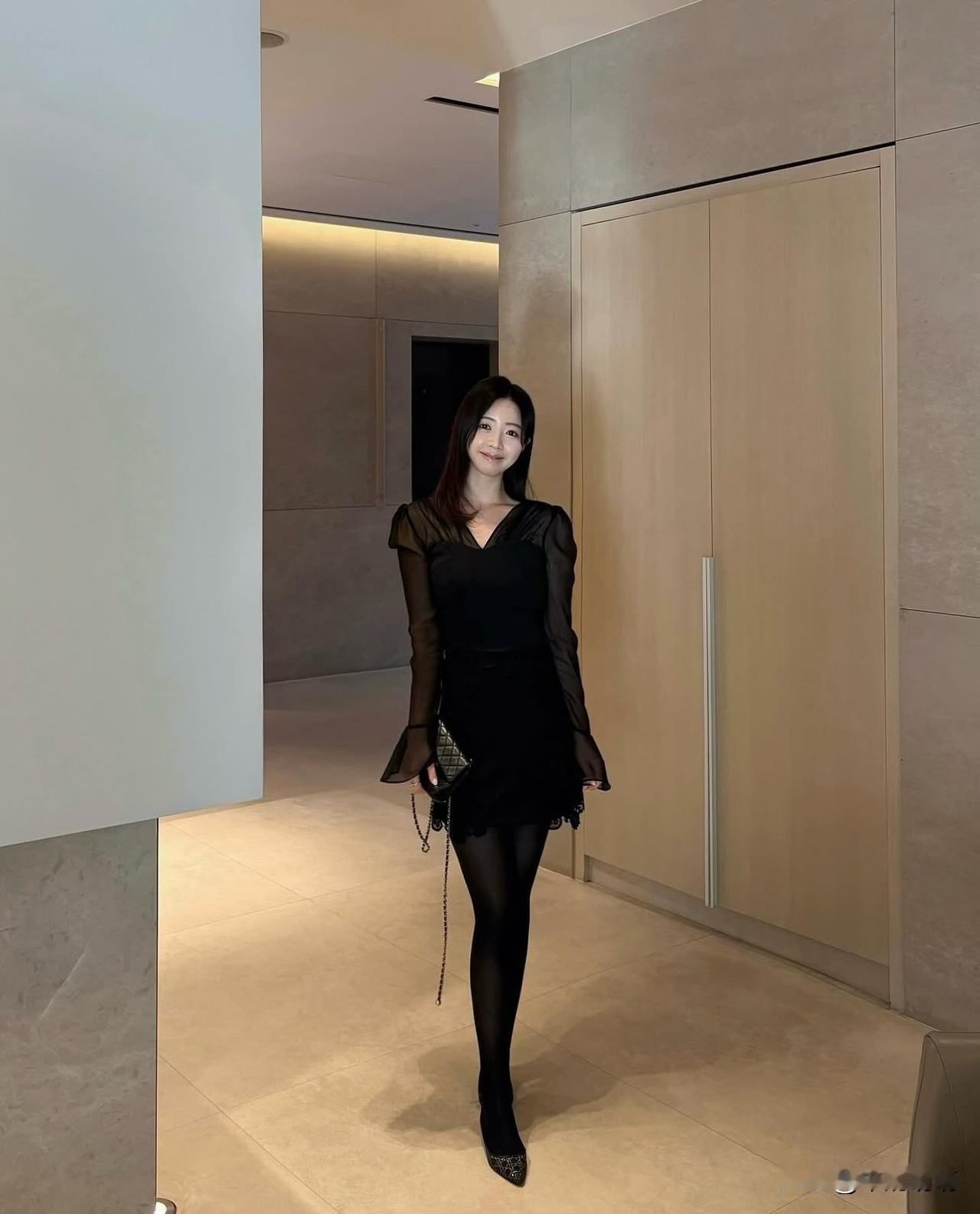 优雅黑裙，尽显迷人气质！👗✨气质黑裙气质黑裙搭配