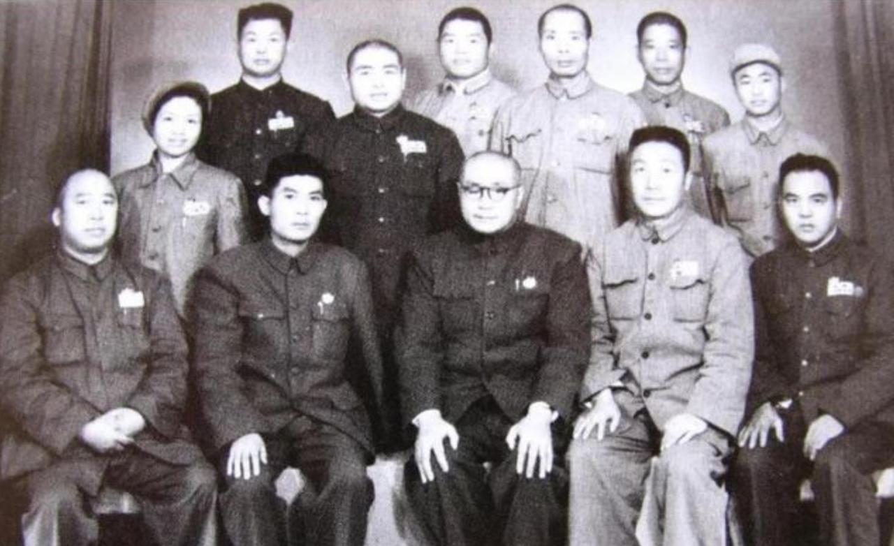 在开国将帅中，有且只有一位特级战斗英雄，人称“瘸腿飞将军”。抗战时期，他才参加了