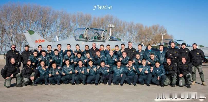 怪不得这几年鹰酱飞行员接二连三吃瘪，敢情咱们这是有洋外教给我们传授捉鹰经验啊！[