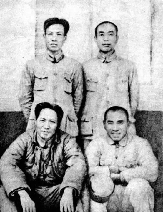长征路上的几个关键人物，用不同的方式挽救了红军、挽救了党。1934年10月，红军