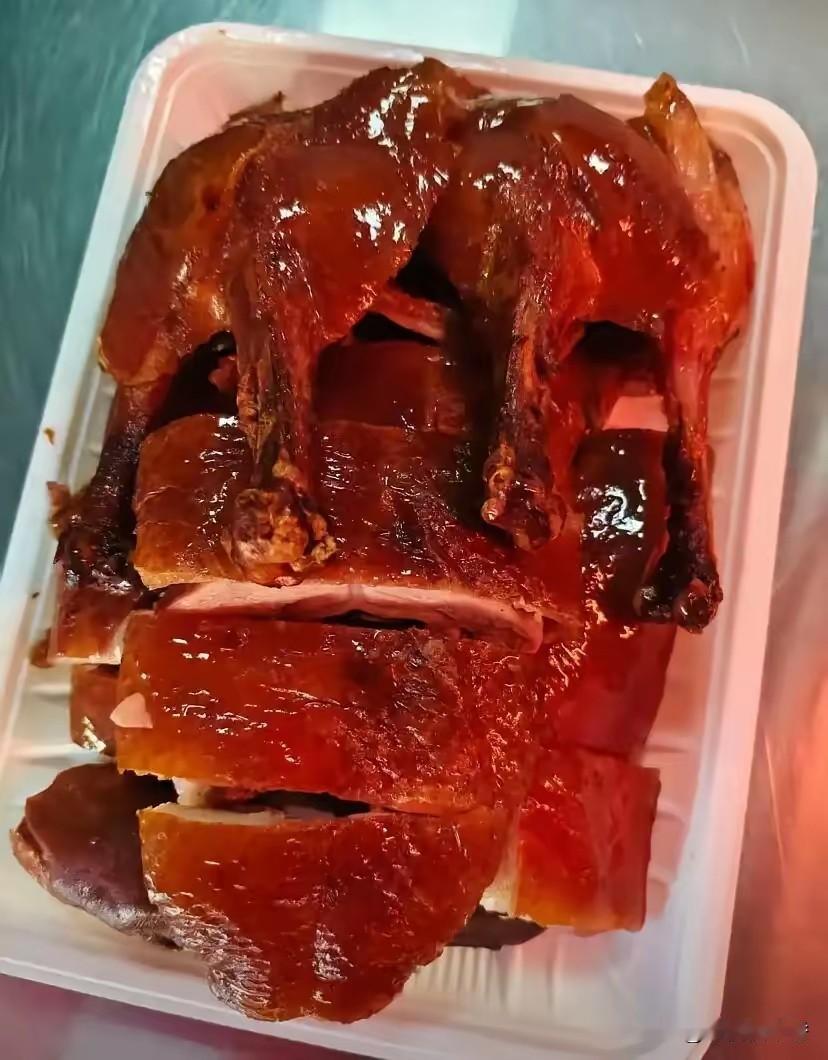 奉劝大家，宁愿啃馒头吃咸菜，也不要吃这种鸭子。今天中秋节，朋友大老远给我送来