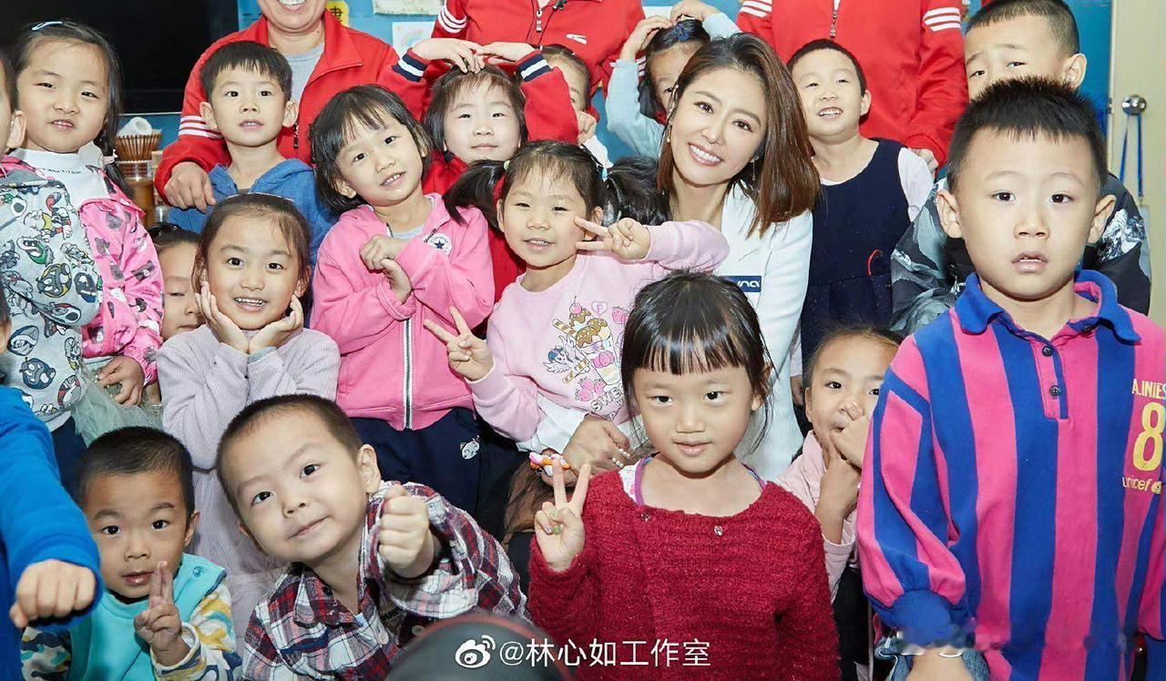 林心如被嘲不如赵丽颖？真相让人意外！林心如成为金牌制片人后，总有人拿赵丽颖和她