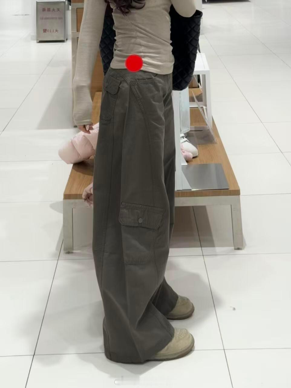 穿一次Vocal三天，好穿到哭了！！随手买的工装裤直接惊艳到我了，宽松弯刀设计显