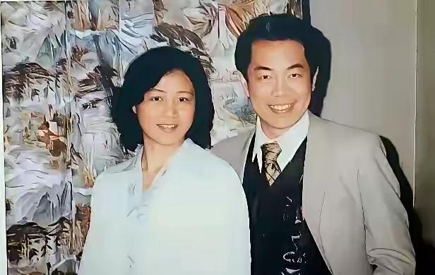 著名作家范曾的第三任妻子人到中年，也比那些人到中年的欧洲国家王妃漂亮。一直有人