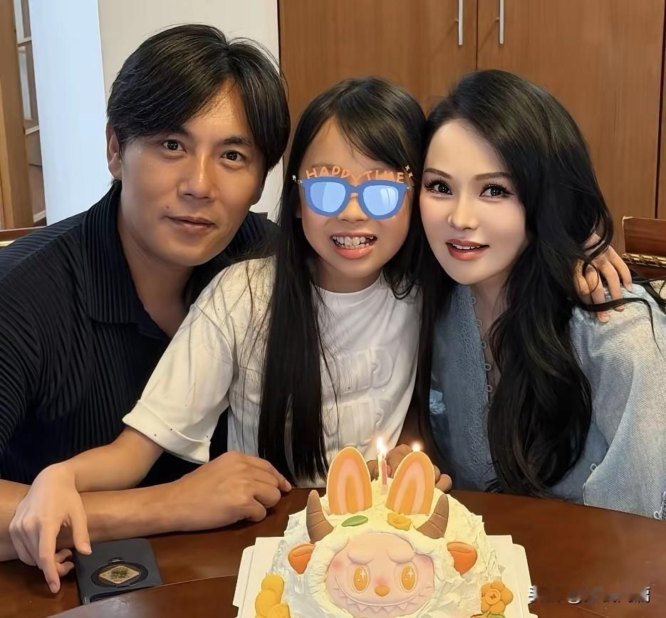 秦昊48岁生日，伊能静又写了一篇长长的小作文，除了给丈夫庆生以外，还表达了自己的