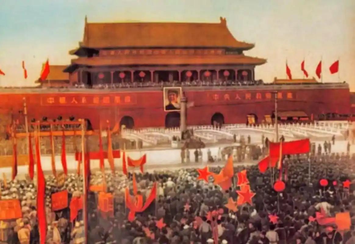 毛主席留下的是五千亿斤粮食,五百万吨棉花,二十多亿美元,六百多吨黄金,还有两万多