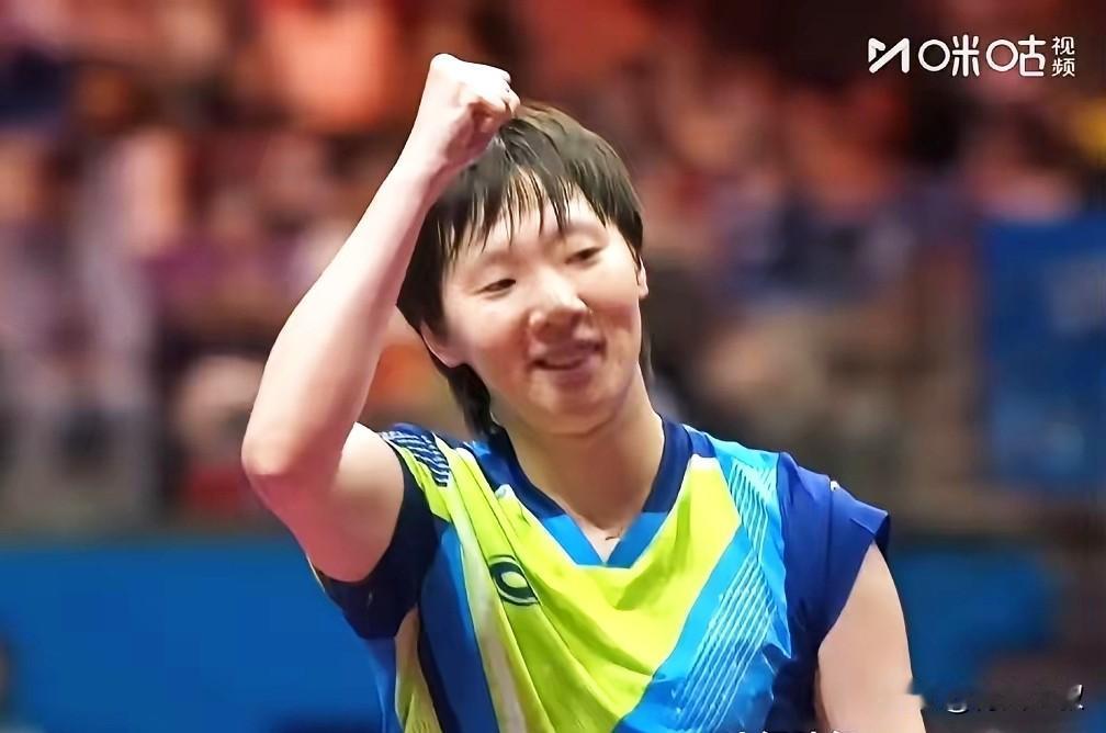 王曼昱4:2战胜孙颖莎，他教练张海峰比鳗鱼还激动！嗷嗷的喊！自从巴黎奥运会