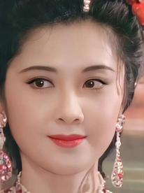 1985年，杨洁导演抓起剧本狠狠砸向监视器，当场对着唐僧大骂。一旁身着薄纱睡衣的