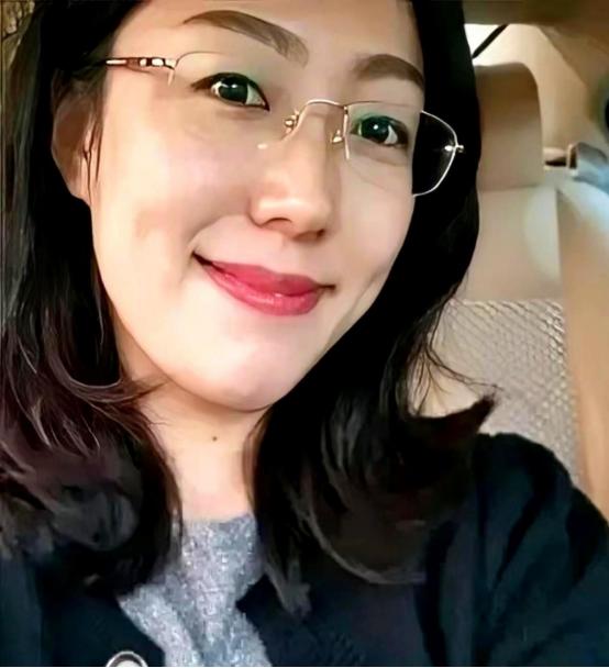 上海这事儿闹得挺大，一个36岁男人，妻子离世，留下一双年幼的儿女。岳母却